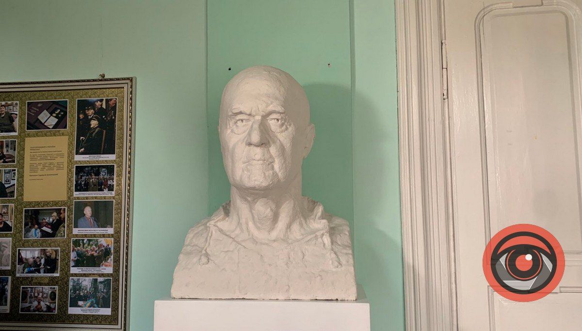 У Музеї історії міста Коломиї презентували портрет Мирослава Симчича 6