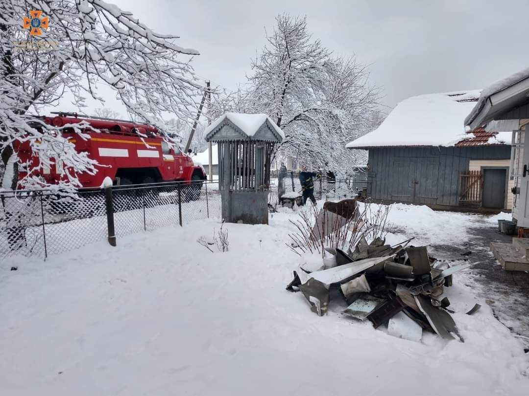 Загорілася пральна машинка: на Косівщині від вогню рятували будинок 1