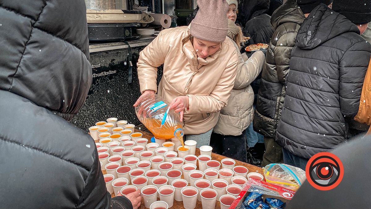 Школярів ліцею №5 в Коломиї пригощали піцою безкоштовно 3