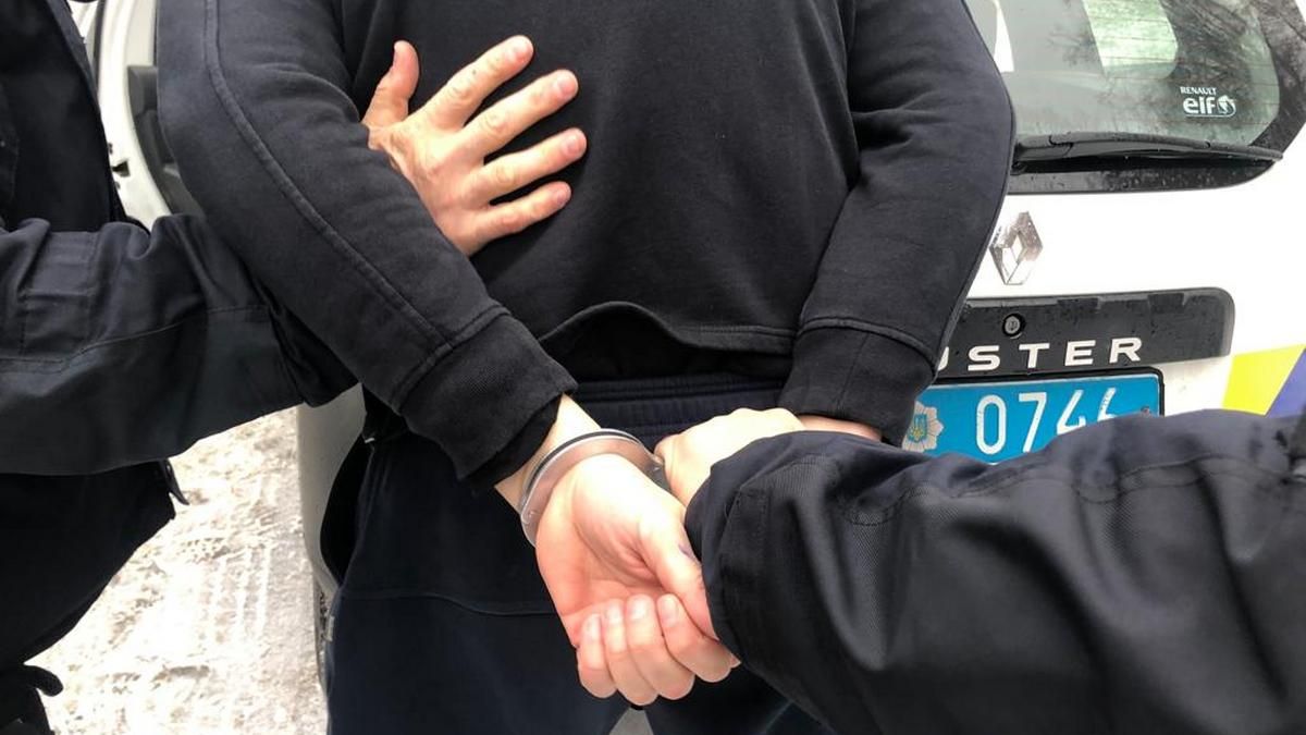 19-річний хлопець вирвав з рук жінки сумку посеред вулиці у Коломиї