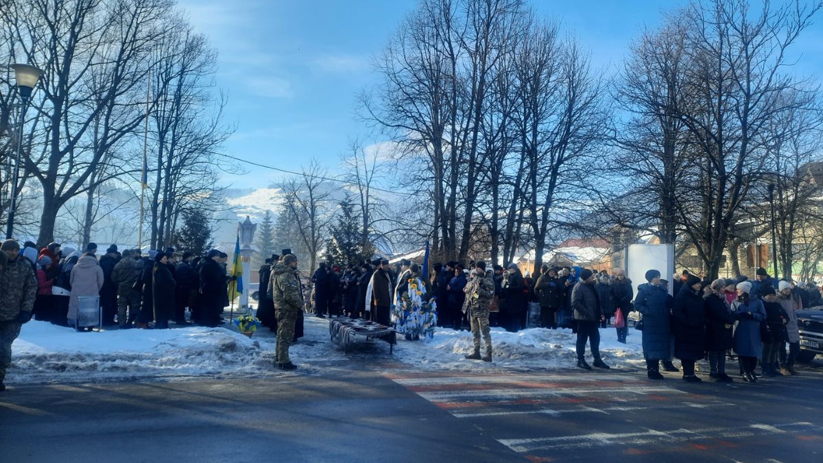 На Верховинщині в останню дорогу провели Героя Михайла Кознюка 8