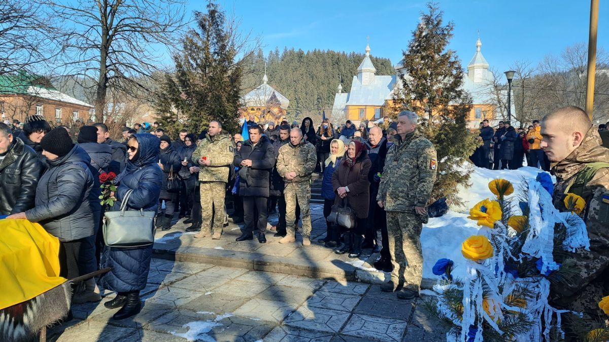 На Верховинщині в останню дорогу провели Героя Михайла Кознюка 1