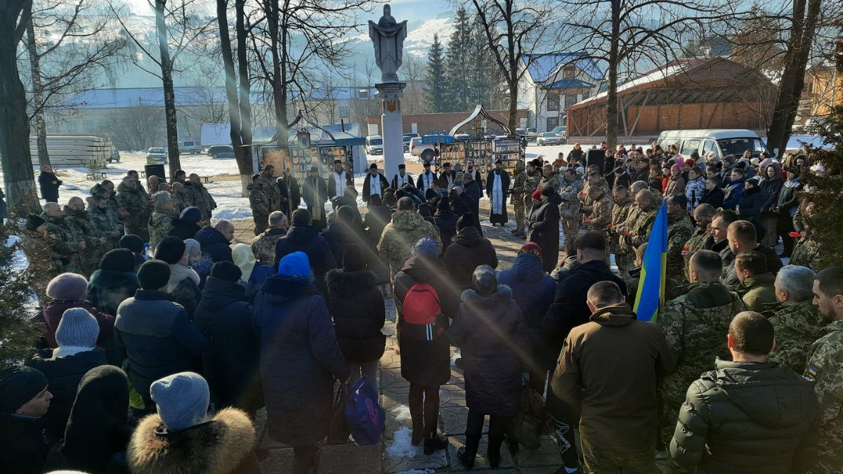 На Верховинщині в останню дорогу провели Героя Михайла Кознюка 2