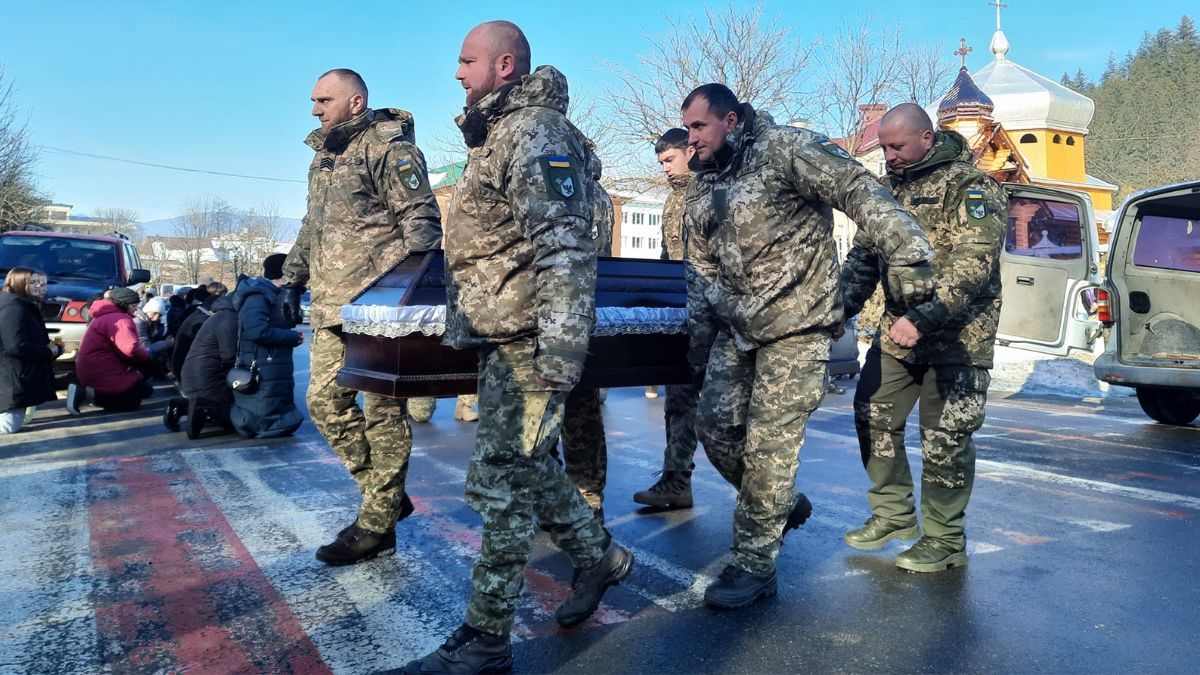 На Верховинщині в останню дорогу провели Героя Михайла Кознюка 3