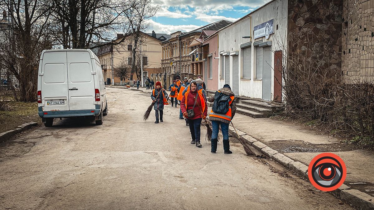 Комунальники Коломиї взялися до весняної толоки 2