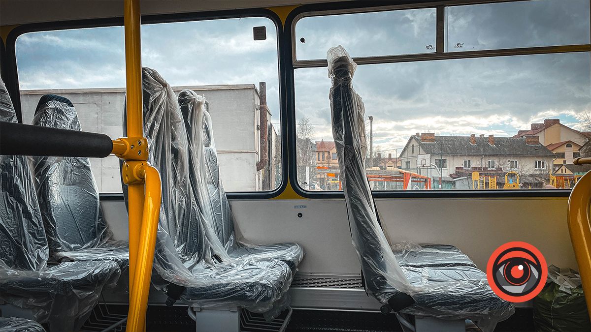 Старшокласники з Іванівців, Товмачика добираються до Коломиї на шкільному автобусі 1