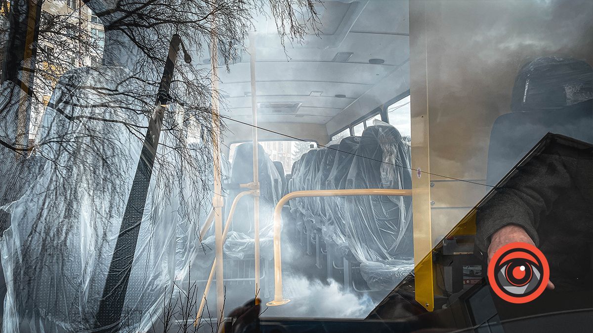 Старшокласники з Іванівців, Товмачика добираються до Коломиї на шкільному автобусі 4