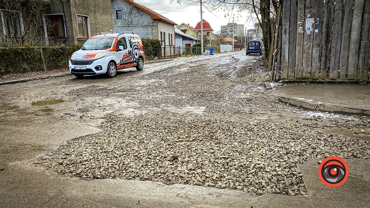 І добре, і зле: на вулиці Петлюри вирізаний асфальт невдало засипали щебнем 1