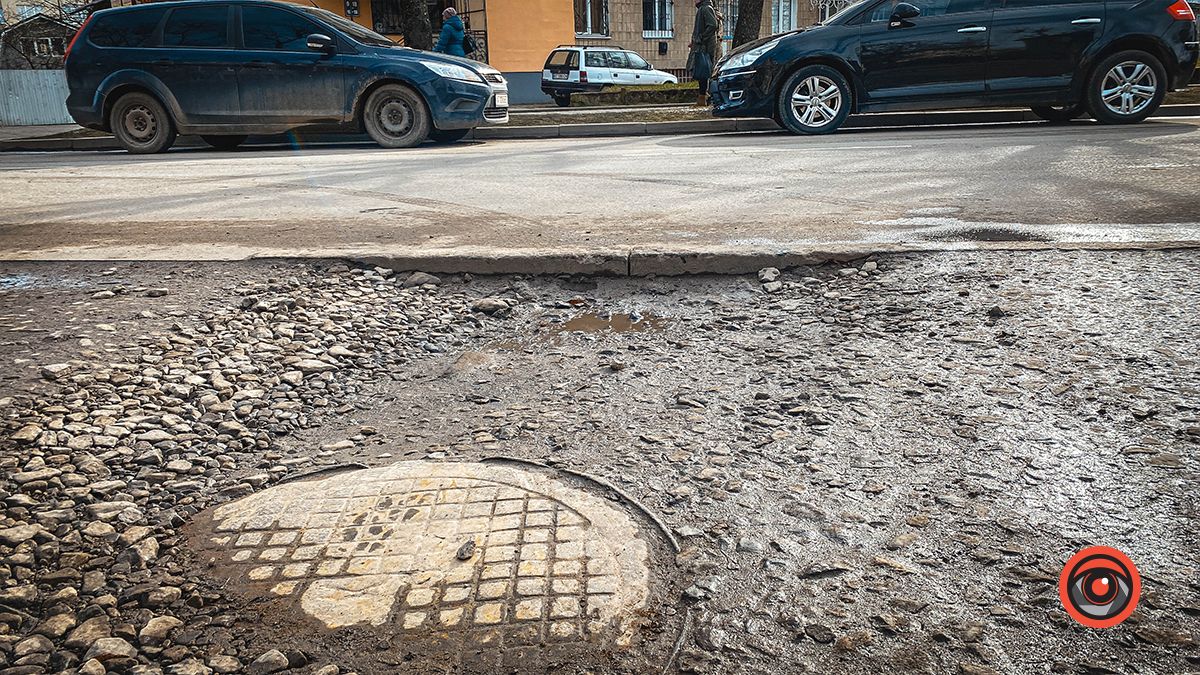 Болото та відсутній асфальт: проїзд на вул Січових Стрільців, 33 чекає на ремонт 2