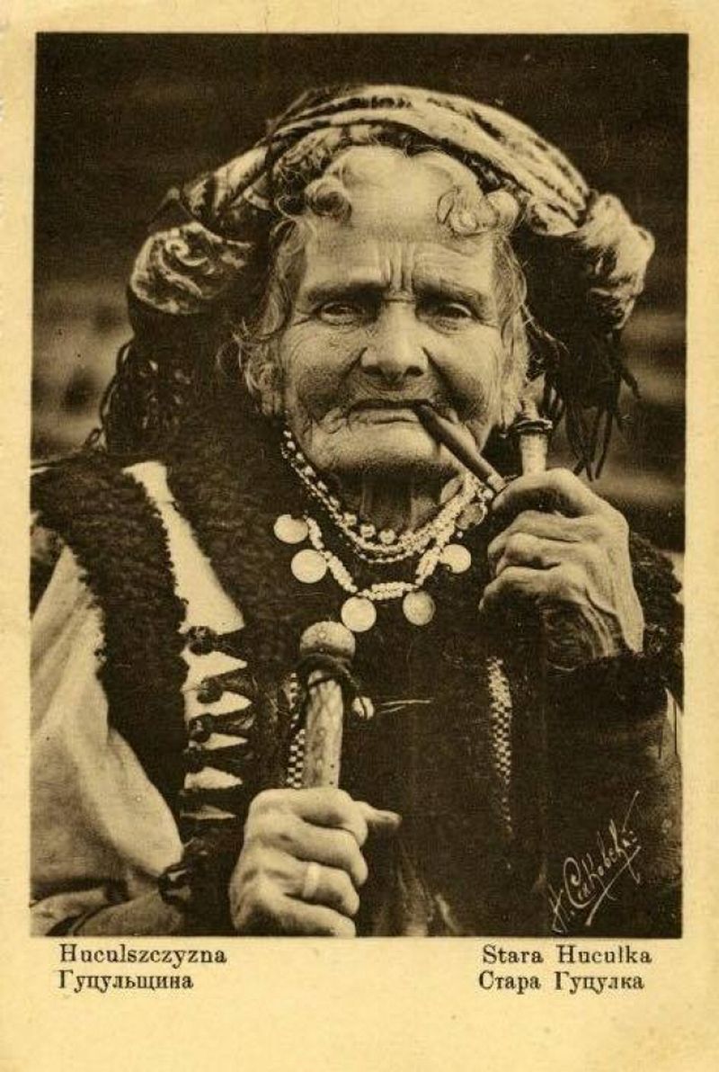 Хто зображений на фасаді будинку на вул. Грушевського в Коломиї: фантастична історія одного фото 1