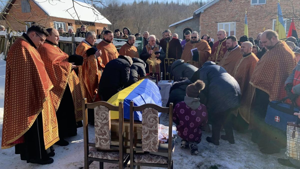 Надвірна провела Героя Івана Кепещука в останню дорогу 3