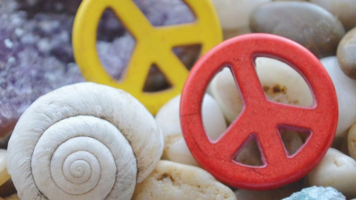 Які свята відзначають 23 лютого?