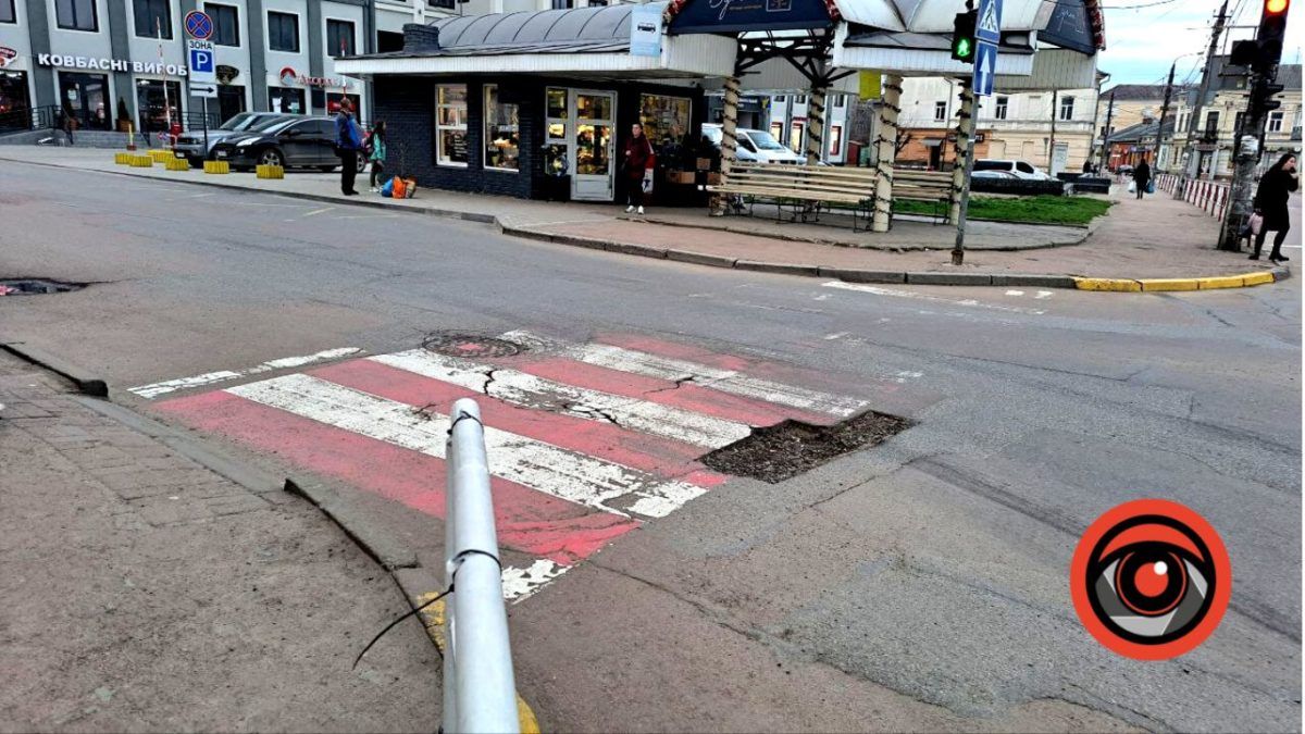 До уваги водіїв: на перехресті Мазепи-Шухевича гостра яма 2