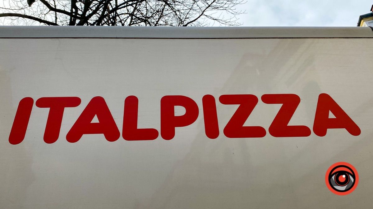 У Коломиї роздавали безкоштовну піцу | фоторепортаж 2