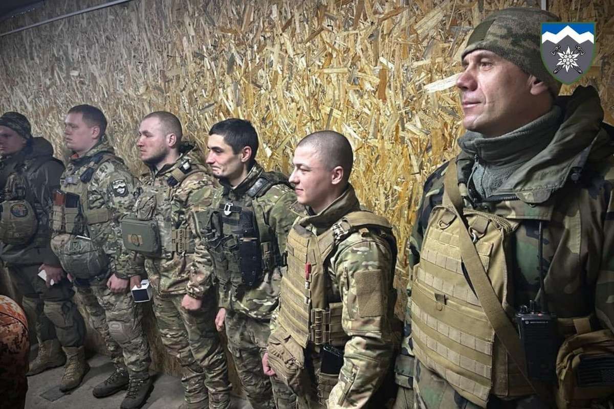 Нагороди воїнам "десятки" вкотре вручив командувач Сухопутних військ 5