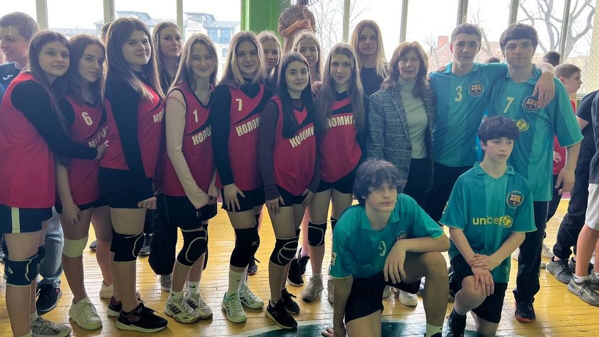 У Коломиї завершився чемпіонат з волейболу: відомі переможці 3