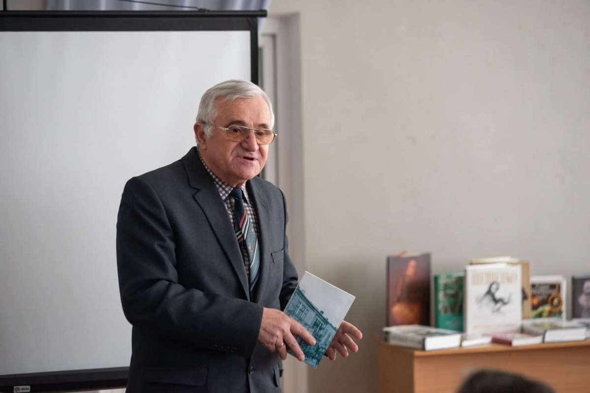 Літераторів та письменників Коломийщини вітали з професійним святом 11