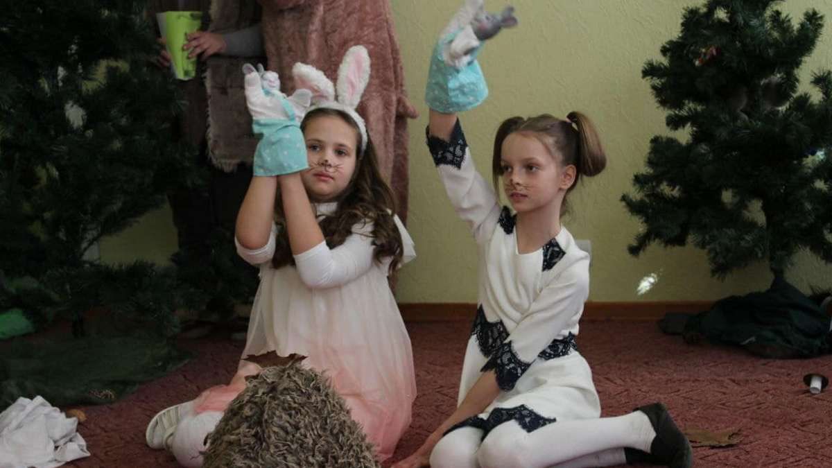 "День добрих справ": інклюзивний театр і учасники майстерні презентували виставу 2