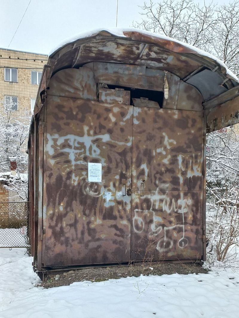 У Коломиї демонтують дитячі атракціони та кілька гаражів 3