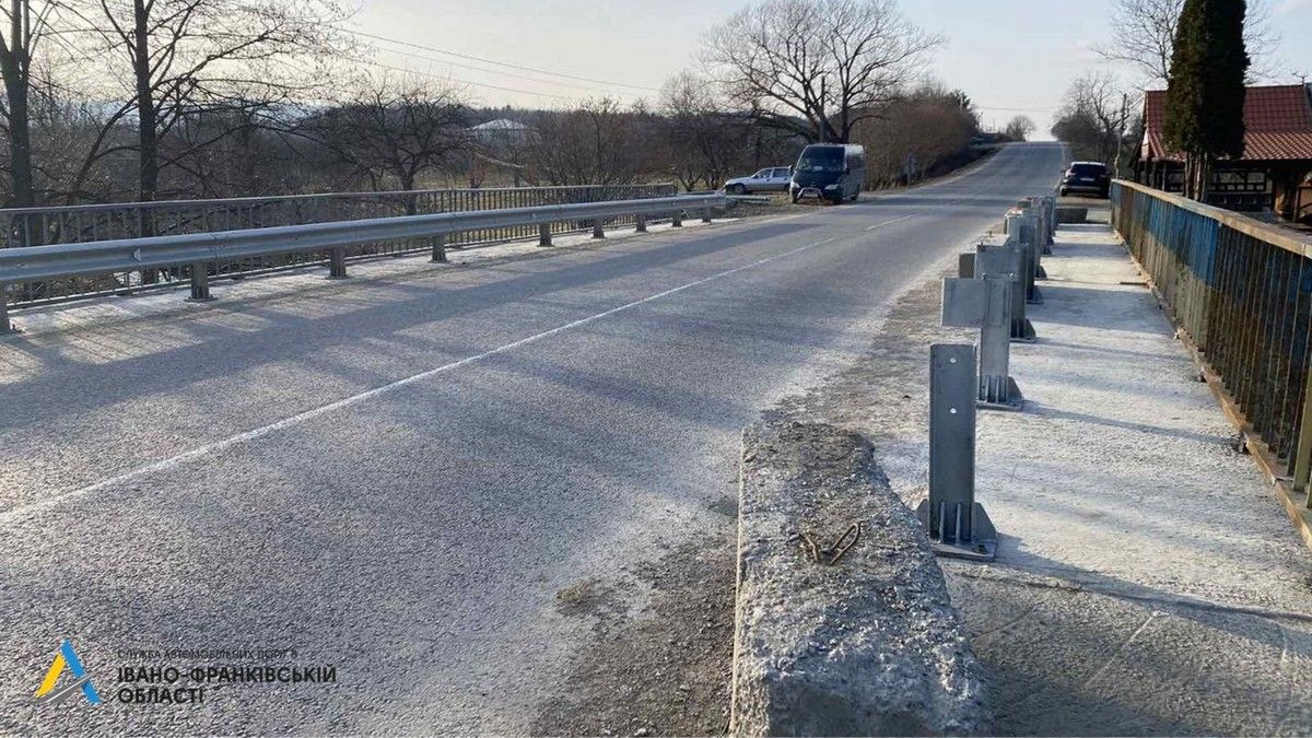 Служба автомобільних доріг ремонтує 2 мости у Верхньому Вербіжі та Кутах 1