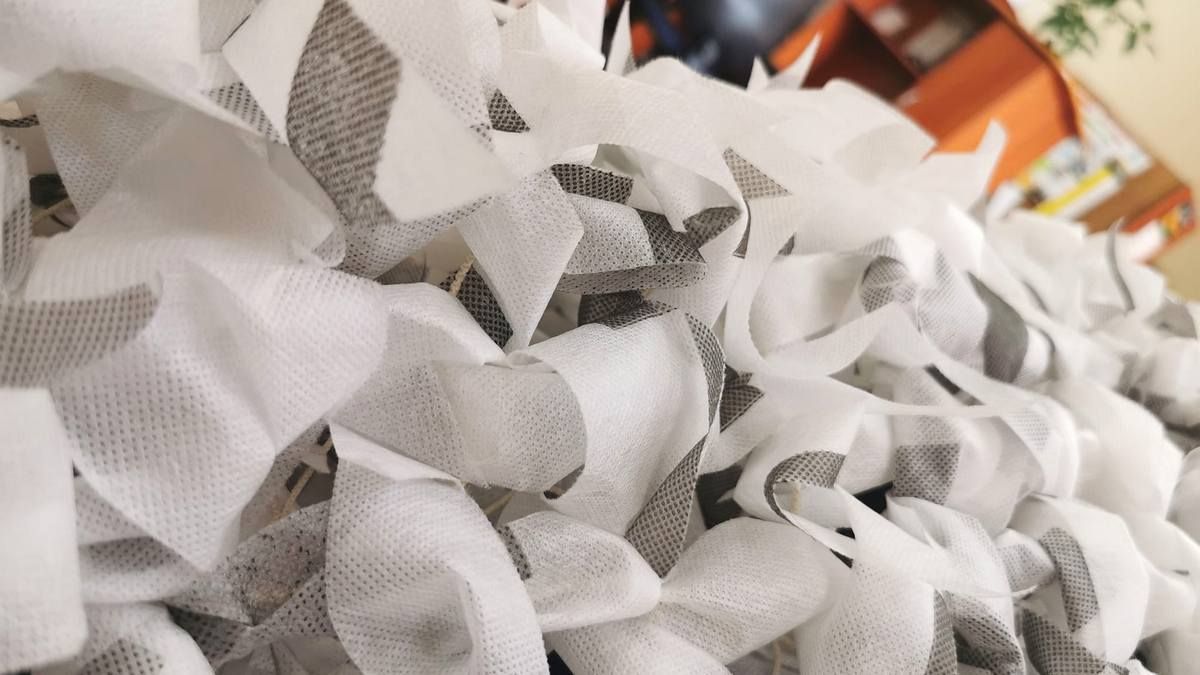 Енергетики з Прикарпаття виготовили величезну маскувальну сітку для ЗСУ 3