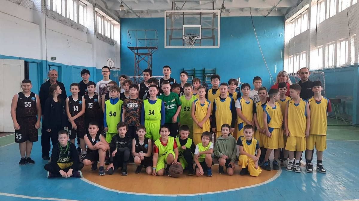 Коломийські баскетболісти посіли 3 місце на обласних змаганнях 4