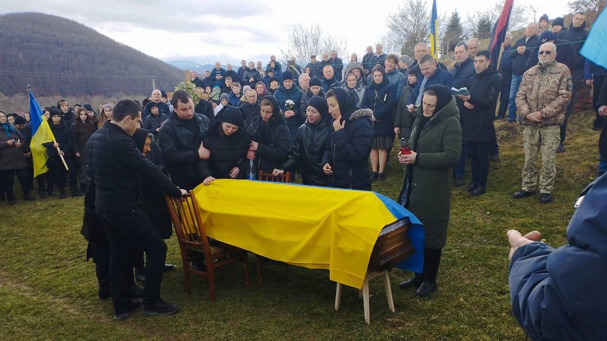 На Косівщині зустріли полеглого Героя Мирослава Яцка 5