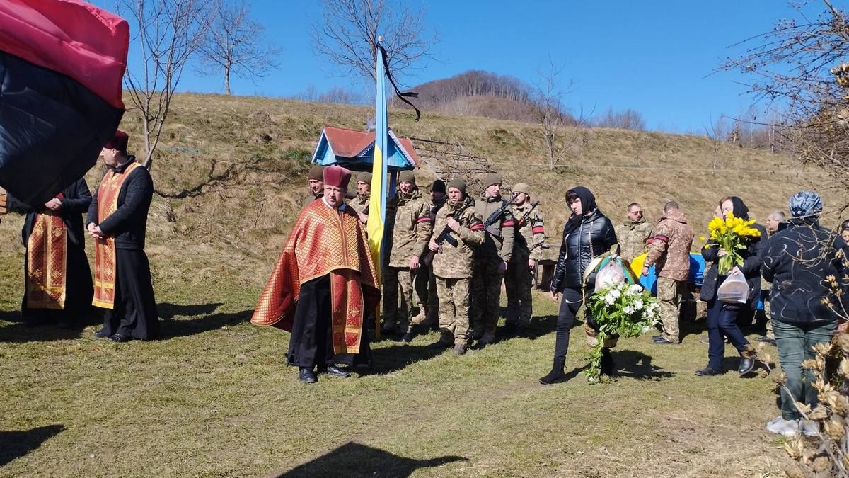 У вічний спочинок провели загиблого Героя Мирослава Яцка з Яблунівської ТГ 2