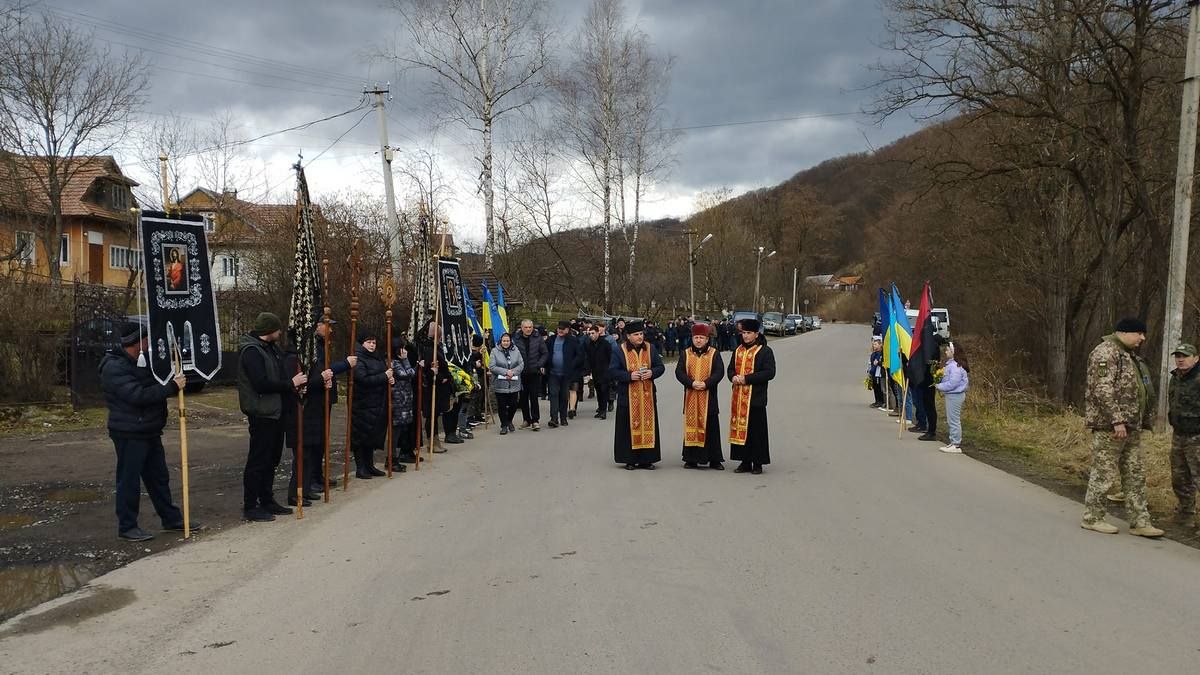 На Косівщині зустріли полеглого Героя Мирослава Яцка 1