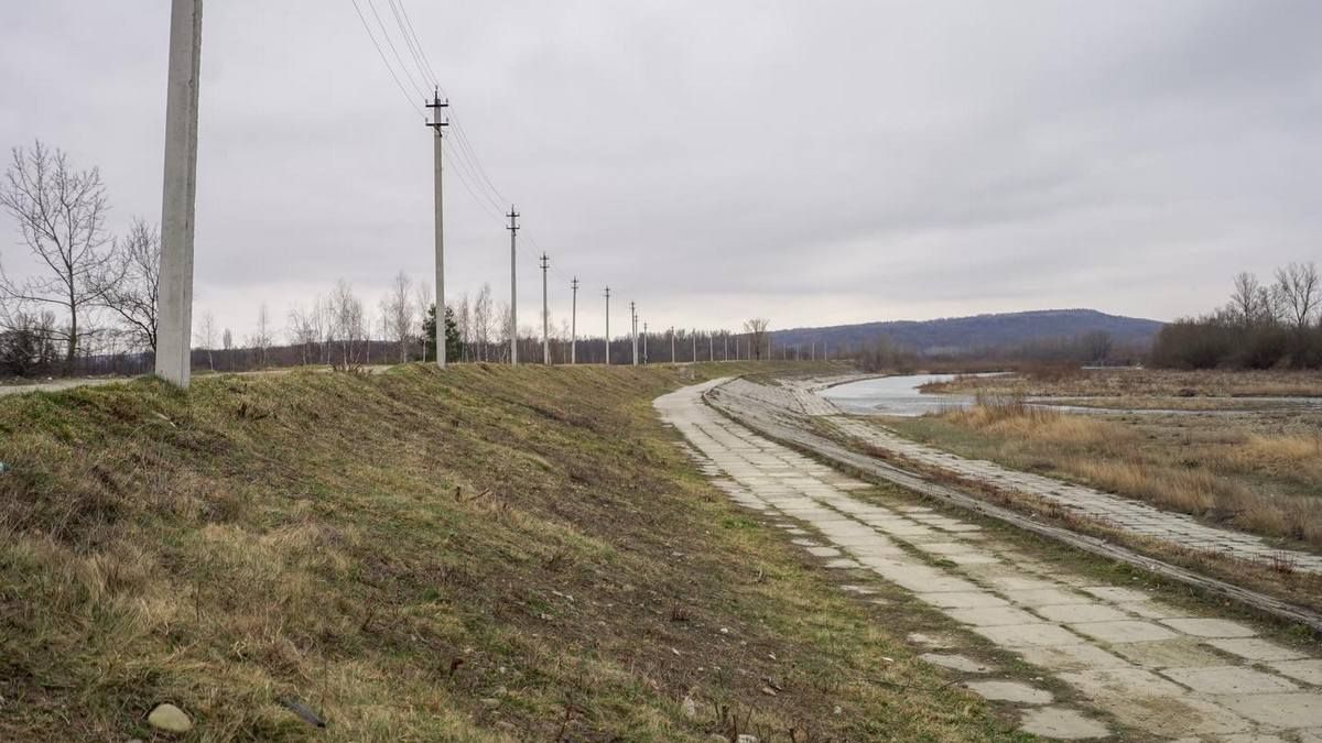 У Коломиї відновлюють пішу зону на дамбі понад Прутом 4
