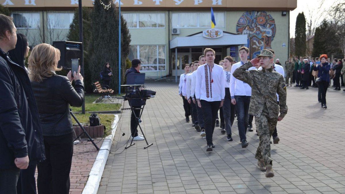Понад 200 мешканців Городенки демонстрували рівень стройової підготовки 5