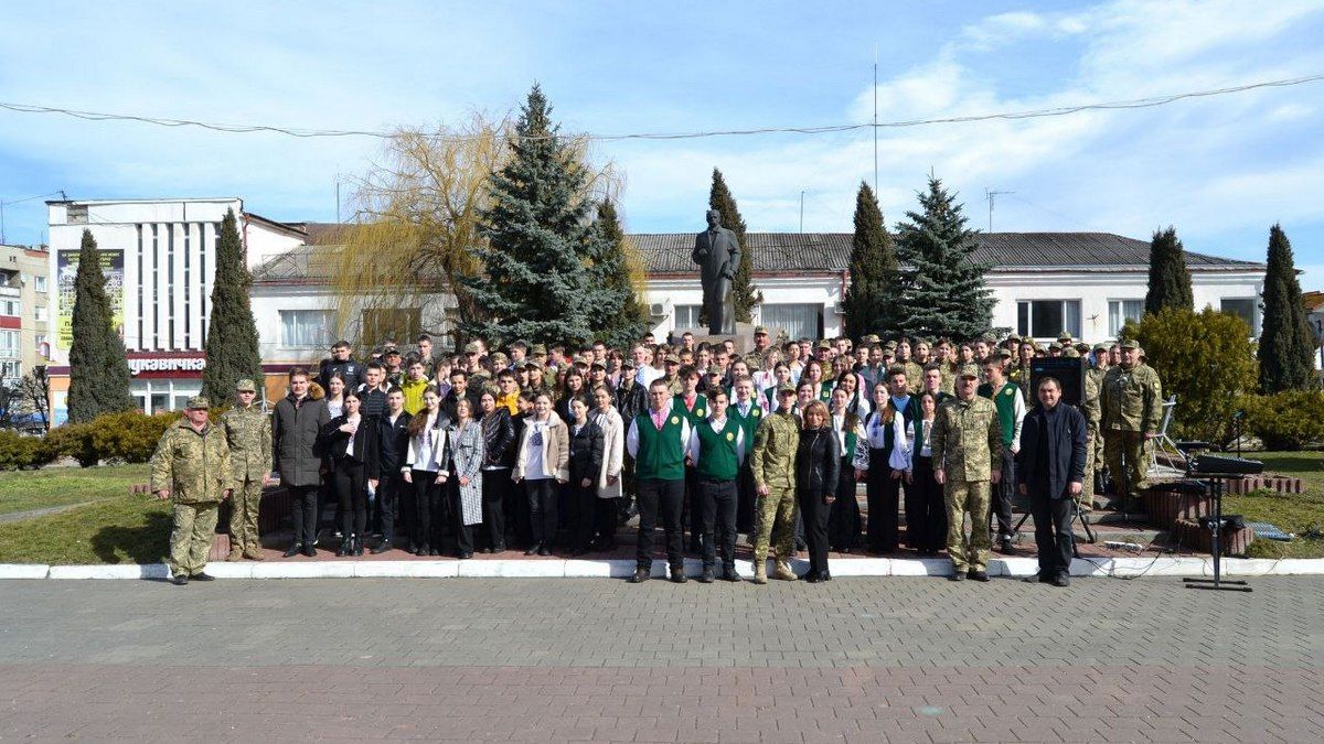 Понад 200 мешканців Городенки демонстрували рівень стройової підготовки 6