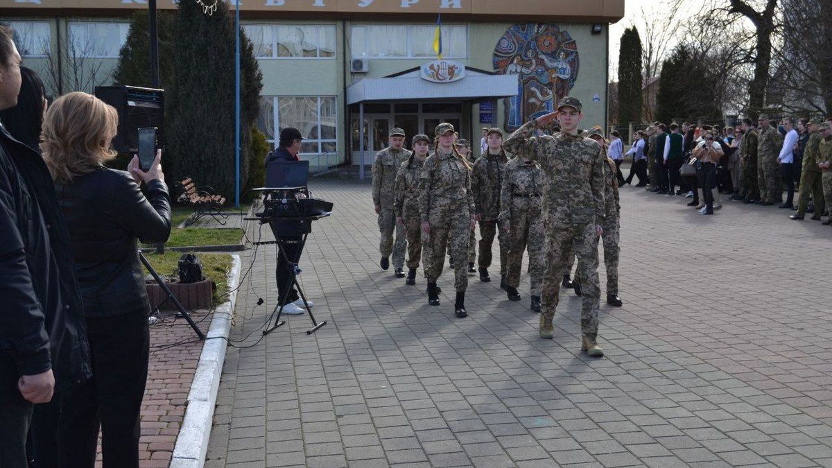 Понад 200 мешканців Городенки демонстрували рівень стройової підготовки 4
