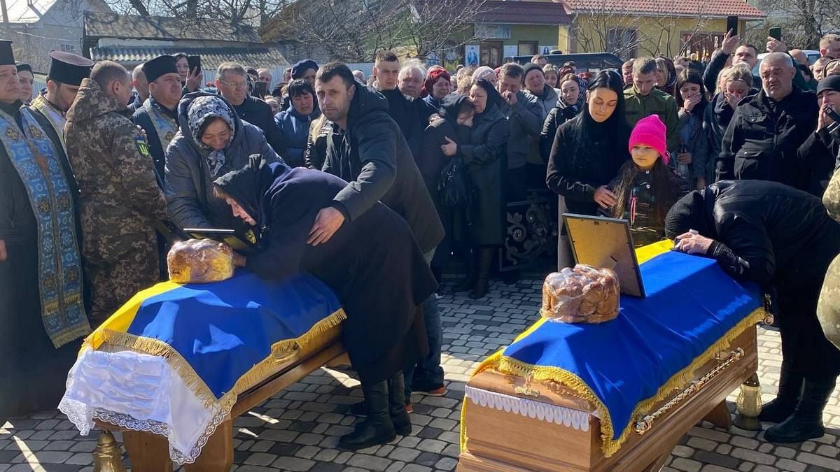 Городенка зустріла двох загиблих воїнів - Віталія Шинкарука та Івана Грищука
