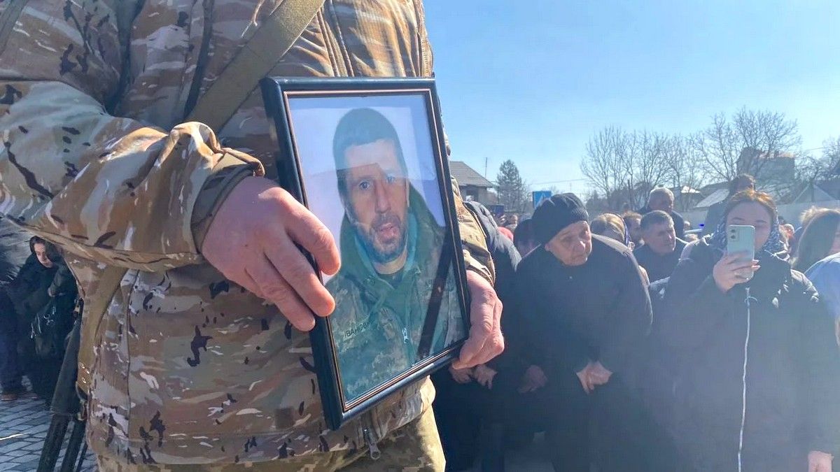 Городенка зустріла двох загиблих воїнів - Віталія Шинкарука та Івана Грищука 2