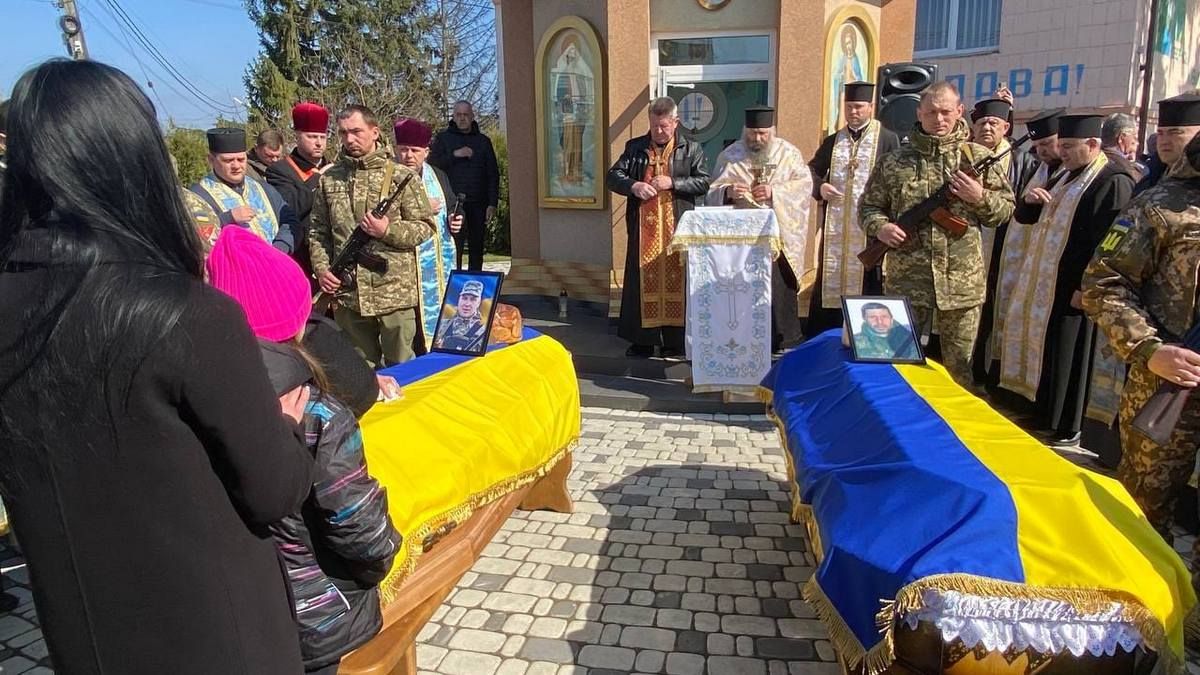 Городенка зустріла двох загиблих воїнів - Віталія Шинкарука та Івана Грищука 3