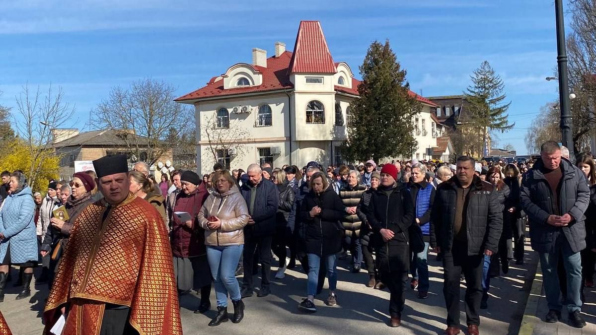 Віряни Городенки зібралися на Хресну дорогу 3