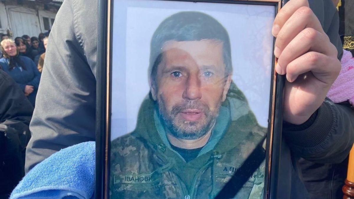 На Городенківщині провели в останню дорогу загиблого Героя Івана Грищука 5