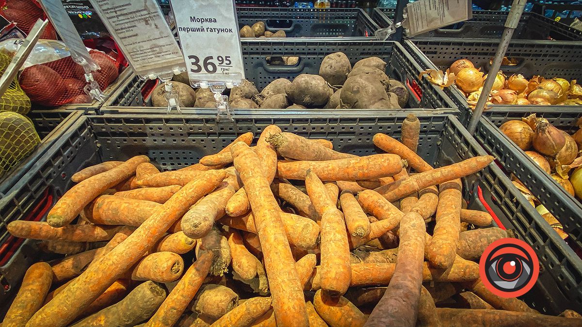 Скільки коштують фрукти та овочі на базарі й супермаркетах Коломиї? 2