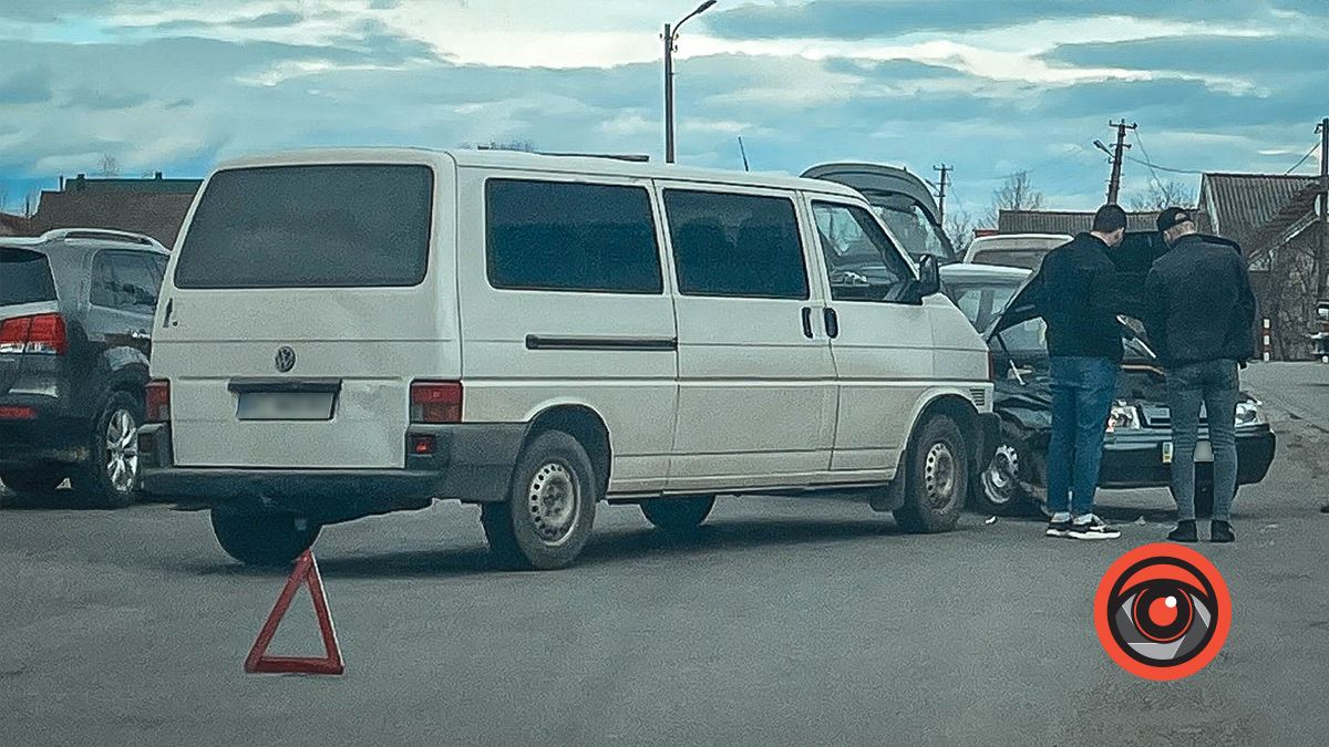 Під естакадою в Коломиї сталась ДТП 1
