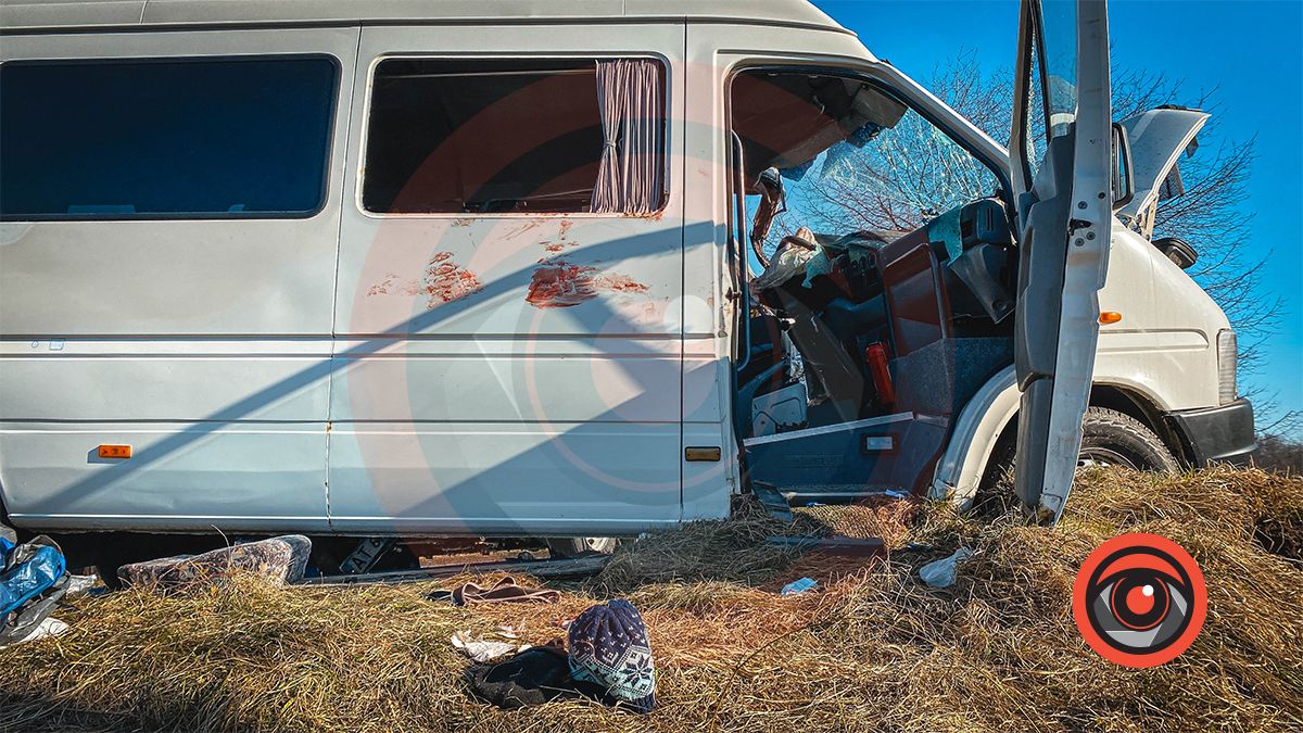 На Коломийщині смертельна ДТП: зіштовхнулися два автобуси 8