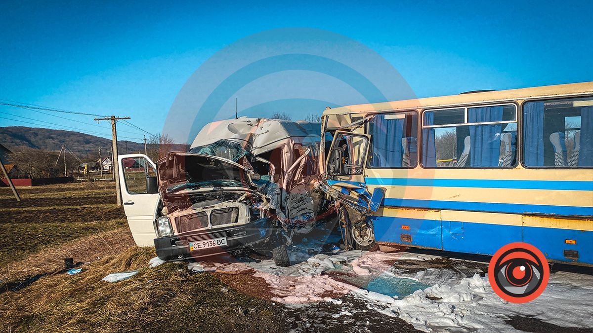 На Коломийщині смертельна ДТП: зіштовхнулися два автобуси