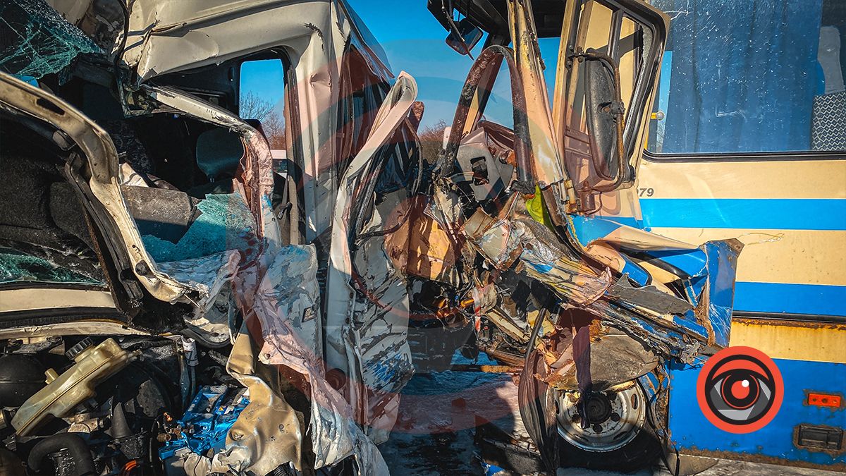 На Коломийщині смертельна ДТП: зіштовхнулися два автобуси 3