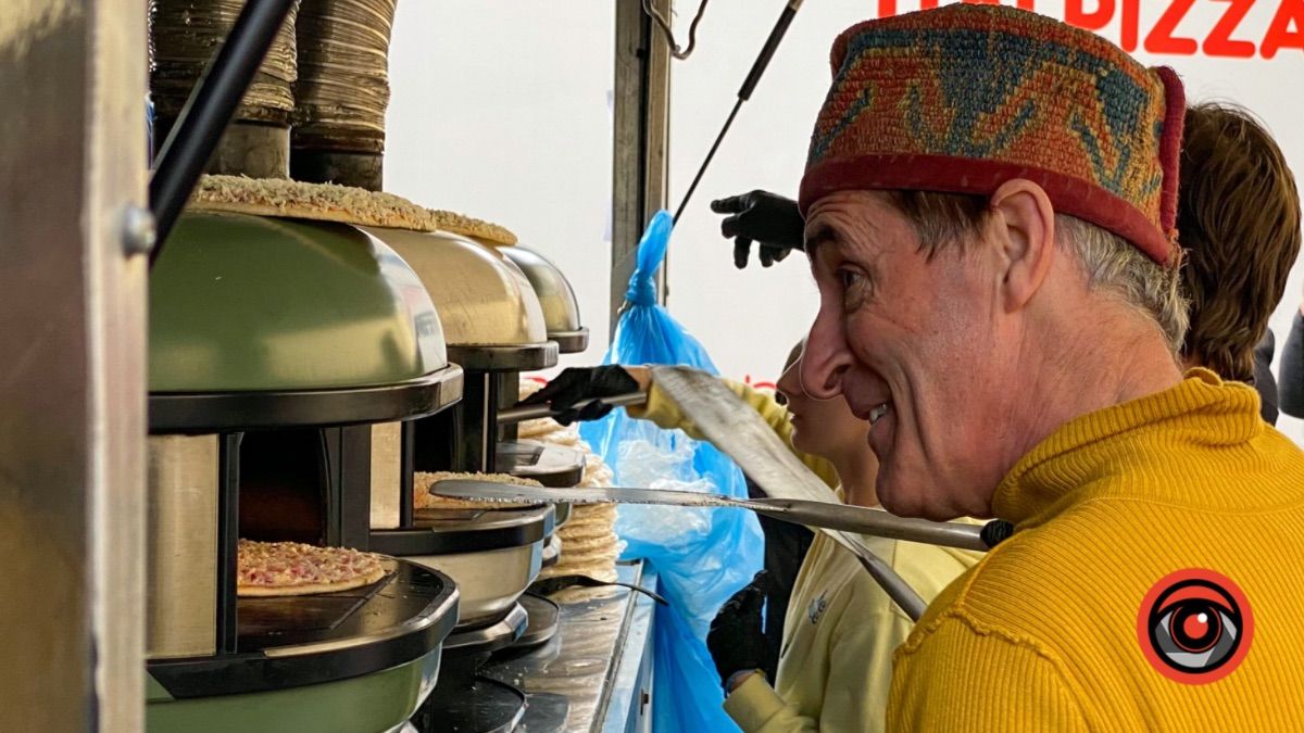 У Коломиї роздавали безкоштовну піцу | фоторепортаж 5