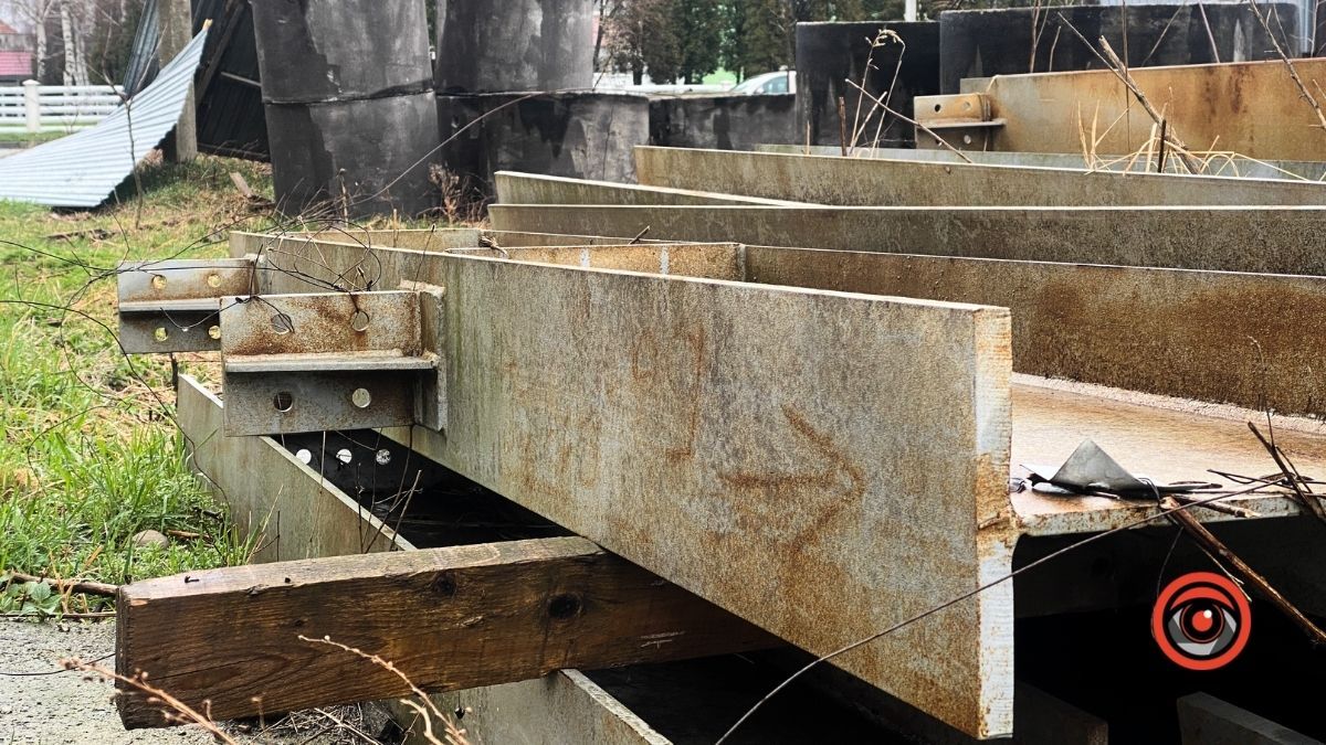 У Коломиї біля басейну тривають роботи: мешканці чекають на новий паркан 9