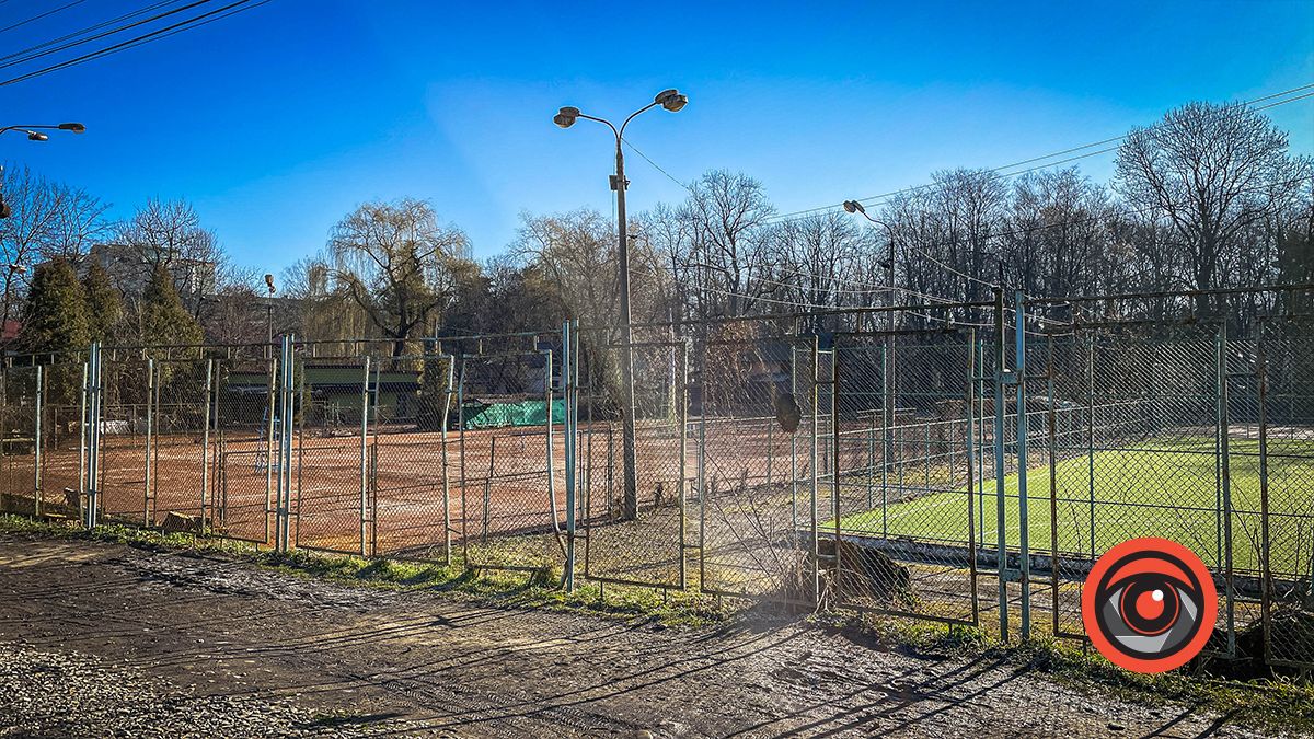 Біля кортів в Коломиї зрізали ряд акацій: як тепер виглядає вул. Кобилянської 4