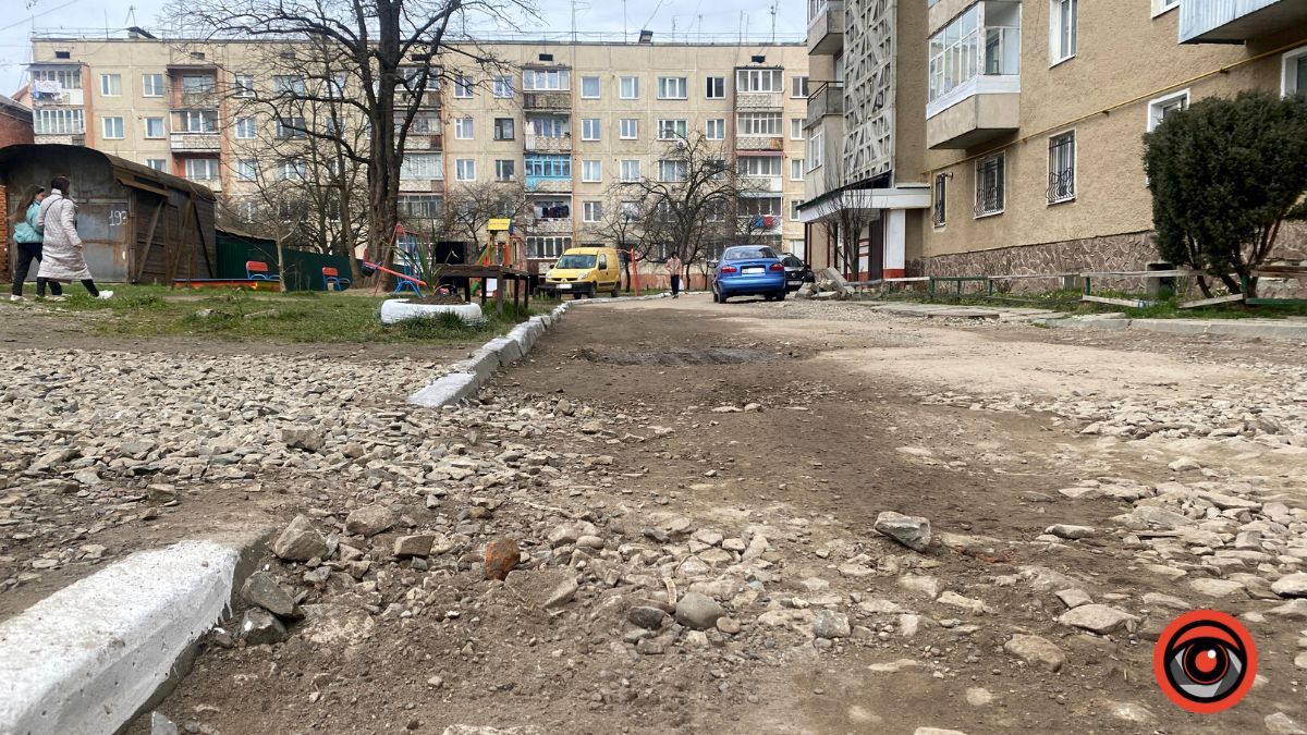 Міжбудинковий заїзд на вул. Заньковецької потребує ремонту 1