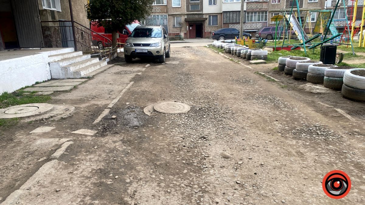 Міжбудинковий заїзд на вул. Заньковецької потребує ремонту 2