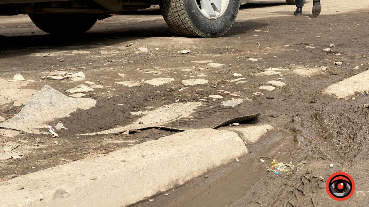 Потрібен ремонт: як виглядає один із заїздів на вулиці Стефаника 4