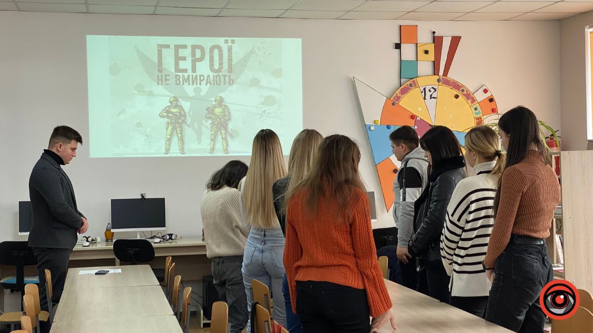 У Коломийському ліцеї №5 провели урок пам'яті Героя Михайла Гаєвого 3